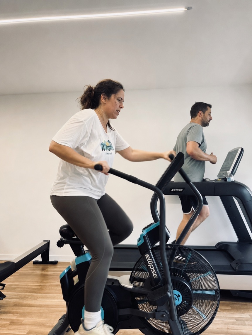 Duas pessoas a treinar no estúdio Balance